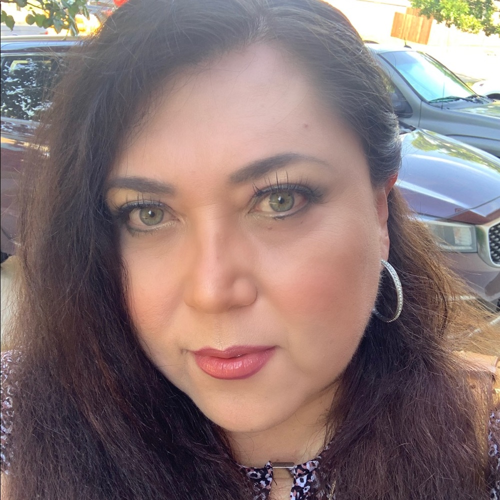 Meet your Posher, Yolanda